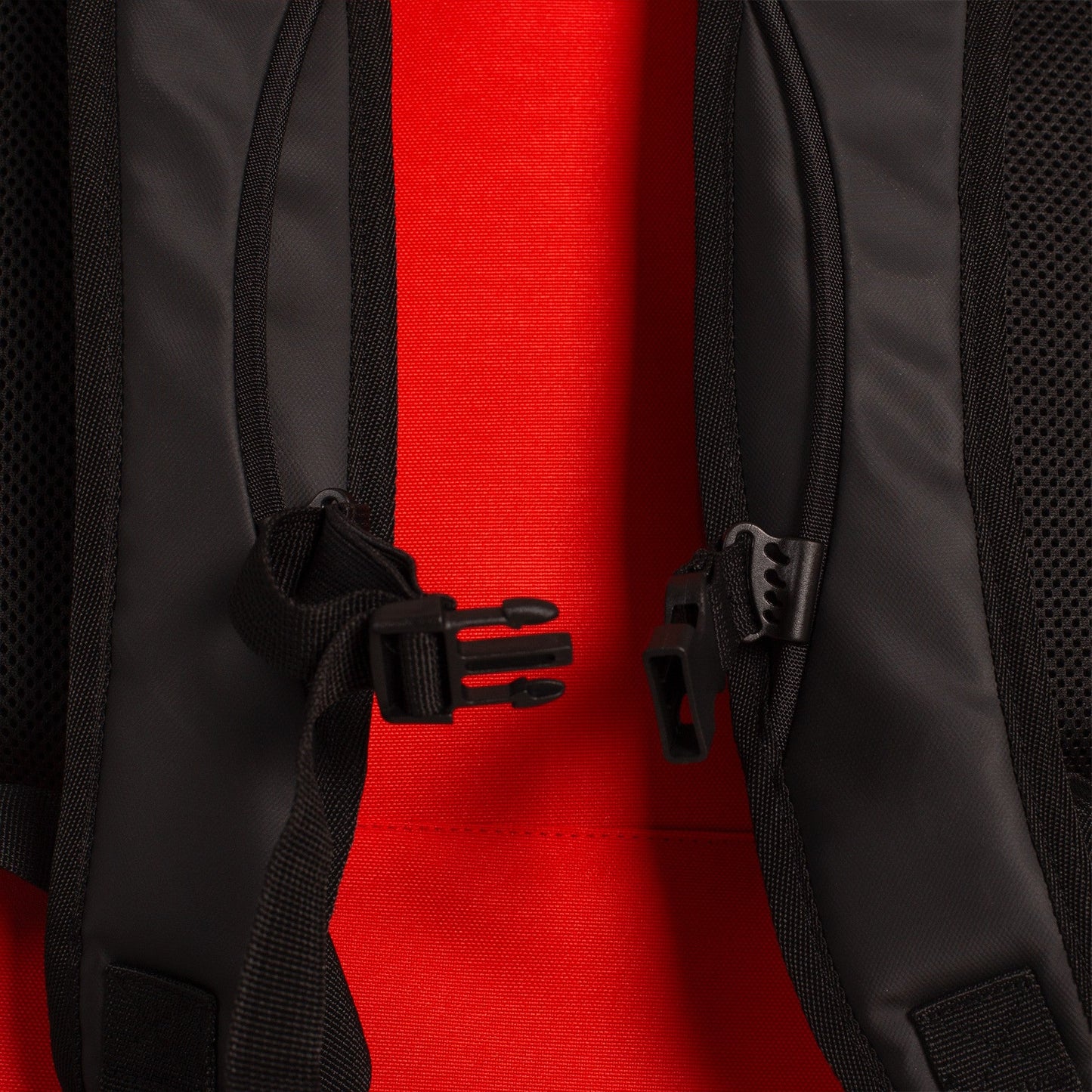 MOCHILA BLACK CROWN URUS
